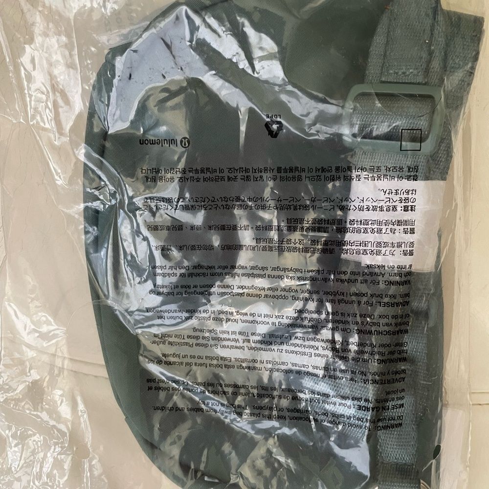 NWT LULULEMON ALL NIGHT FESTIVAL BAG MEDIUM FORREST GREEN 2L micro bag